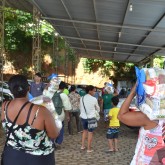 Barra de São Francisco, ES — Graças ao apoio do povo brasileiro, a Legião da Boa Vontade entrega, por meio de sua tradicional campanha Natal Permanente da LBV — Jesus, o Pão Nosso de cada dia!, cestas de alimentos a quase 2 mil famílias atendidas por seus programas socioassistenciais no Estado.
