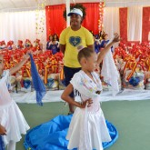 Recife, PE - E as crianças atendidas pela LBV realizaram apresentações culturais, trazendo elementos do povo nordestino, encantando todo o público, trazendo mais cor e mais alegria a esta festa da solidariedade.
