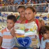 Almenara, MG — Minas Gerais tem 30 municípios em situação de extrema pobreza. Todos eles localizados no Vale do Jequitinhonha e Vale do Mucuri, no Norte do Estado. Por isso, a sua doação é muito importantes para as famílias que residem nesta região.
