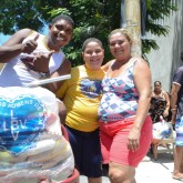 Recife, PE — A tradicional campanha Natal Permanente da LBV — Jesus, o Pão Nosso de cada dia! entregou centenas de cesta de alimentos para famílias, proporcionando um Natal mais digno, feliz e sem fome.
