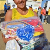 Pedra, PE — Felicidade estampada no rosto de quem vai ter comida na mesa neste Natal :)
