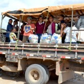 Buíque, PE — As famílias voltam para os seus lares com um sorriso largo no rosto e com as esperanças renovadas. =)
