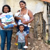 Venturosa, PE — Ao receberem suas cestas de alimentos, as famílias têm a certeza de que terão um digno fim de ano.
