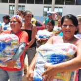 Nossa Senhora do Glória, SE — A LBV beneficiou centenas de famílias atendidas ao longo do ano em seus programas e projetos socioeducacionais com cestas de alimentos arrecadados por meio da campanha ​Natal Permanente da LBV — Jesus, o Pão Nosso de cada dia!​.
