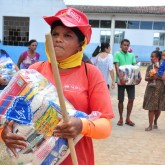 Nossa Senhora da Glória, SE — Famílias que vivem em situação de vulnerabilidade social recebem cestas de alimentos da campanha ​Natal Permanente da LBV — Jesus, o Pão Nosso de cada dia!​.
