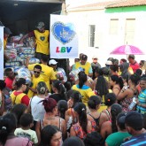 Poço Redondo, SE — Famílias que vivem em situação de vulnerabilidade social recebem cestas de alimentos da campanha Natal Permanente da LBV — Jesus, o Pão Nosso de cada dia!.
 
