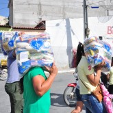 Poço Redondo, SE — A cesta contém: feijão, arroz, açucar, macarrão, farinha de mandioca, farinha de trigo, sal, massa para cuscuz, extrato de tomate, óleo, gelatina, biscoito, suco e café.
