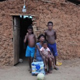Curaçá, BA —  A agricultora Tatiana Lívia tem quatro filhos, está grávida de cinco meses e disse que a cesta chegou em boa hora, pois vai alimentar toda a sua família.
