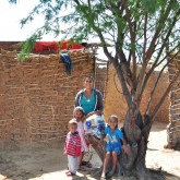 Sobradinho, BA — Mãe de cinco filhos, a senhora Cleite Araújo já não tinha mais o que pôr na mesa. A cesta de alimentos entregue pela LBV chegou numa boa hora e levou mais esperança para essa família.
