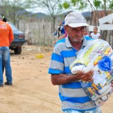 Juazeiro, BA — No sertão de São Francisco foram mais de 1600 cestas entregues as famílias de Juazeiro, Uauá, Sobradinho e Curaçá.
