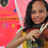 Itabuna, BA — Meninos e meninas atendidos pela Legião da Boa Vontade realizaram apresentações culturais, dando as boas-vindas às famílias e às autoridades presentes na entrega das cestas de alimentos da Campanha ​Natal Permanente da LBV — Jesus, o Pão Nosso de cada dia!.
