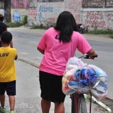 Itabuna, BA — A entrega das cestas de alimentos é o coroamento de todas as atividades desenvolvidas pela Legião da Boa Vontade desde o início do ano. Além do apoio diário oferecido nos projetos e programas socioeducacionais desenvolvidos pela Instituição, as famílias são contempladas pela campanha Natal Permanente da LBV — Jesus, o Pão Nosso de cada dia!.
