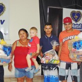 Americana SP, — A dupla sertaneja Wilson & Alan participou da entrega das cestas de alimentos da Campanha Natal Permanente da LBV — Jesus o Pão Nosso de cada dia! A senhora Cícera Palmeira Eugênia e os filhos ficaram felizes, pois terão um belo Natal em família.
