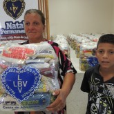 Itapeva, SP — Era nítida a alegria das famílias ao receberem as cestas de alimento doadas pela LBV.
