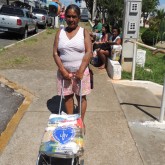 Itapeva, SP — A LBV, ao levar a esperança de uma Natal mais digno a centenas de famílias da região, testemunha muitos sorrisos de agradecimento por parte dos atendidos. A cesta, que só foi possível graças à sua doação, será a certeza de um fim de ano mais feliz! =D
