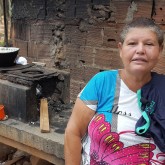 Aparecida de Goiânia, GO — Esta é a dona Maria Zilda. À equipe da LBV, ela afirmou que seu grande desafio é sustentar sua família, composta por 13 pessoas, incluindo netos, com apenas 500 reais por mês, obtidos com a venda de materiais recicláveis. Com a baixa renda, quase sempre falta o que comer. Por isso, a cesta entregue pela Entidade foi providencial para que sua casa tenha uma ceia mais digna e um fim de ano mais feliz!