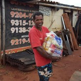 Aparecida de Goiânia, GO — O sorriso revela a felicidade proporcionada pela LBV durante a entrega das cestas de alimentos da campanha de Natal da Instituição.
