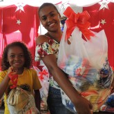 Piracicaba, SP — Graças aos colaboradores da LBV, dezenas de famílias levaram para os seus lares a certeza de um Natal mais feliz e um fim de ano repleto de muita alegria e esperança.
