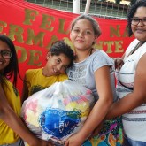 Belo Horizonte, MG — Família leva para a casa a certeza de um Natal mais feliz. A iniciativa é a conclusão do atendimento realizado ao longo do ano pela LBV.
