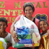 Belo Horizonte, MG — O sorriso estampado no rosto revela a felicidade proporcionada pela LBV durante a entrega das cestas de alimentos da campanha de Natal da Instituição.
