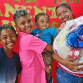 Belo Horizonte, MG — A satisfação em levar a cesta de alimentos e a certeza de um fim de ano mais digno é facilmente constatada no semblante dos atendidos da LBV.
