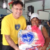 Registro, SP — Famílias em situação de vulnerabilidade social, que já são atendidas pela Legião da Boa Vontade ao longo do ano, levam para seus lares a certeza de mesa farta no fim de ano: cestas de alimentos da campanha de Natal da LBV.
