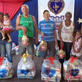 Piracicaba, SP — Todos os anos, a LBV garante um Natal mais feliz a milhares de famílias. Já é uma tradição a entrega de cestas de alimentos a famílias de baixa renda em todo o País! =]
