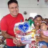 São Vicente, SP — Com esta campanha, que é permanente, a LBV uniu esforços com parceiros e com o povo brasileiro e vai beneficiar 50 mil famílias que vivem em situação de pobreza em todo o Brasil atendidas ao longo do ano pela Instituição e por organizações parceiras.

 
