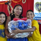 Fortaleza, CE - Famílias atendidas pela LBV ao longo do ano recebem as cestas de alimentos da campanha do Natal Permanente da LBV.

