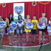 Fortaleza, CE - Familias atendidas pela LBV recebem cestas de alimentos para garantir um natal mais digno e feliz.
