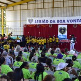 Fortaleza, CE - O Centro Comunitário de Assistência Social da LBV recebeu, nesta quint-feira, dia 14/12, centenas de famílias para receber as cestas de alimentos, na confraternização de Natal de final do ano.
