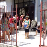 São Vicente, SP —  A sra. Maria Lusa Borges Santos foi beneficiada pela ação solidária da LBV. A alegria em receber a cesta de alimentos era visível no rosto da atendida. =)
