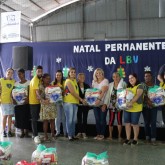 Registro, SP – O evento contou com a participação de colaboradores e autoridades municipais na entrega das cestas de alimento para as famílias beneficiadas.
