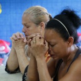 Campinas, SP — Antes da entrega das cestas, as famílias e voluntários da LBV se uniram em um momento ecumênico e realizaram a prece do Pai-Nosso, agradecendo este momento de alegria e felicidade.
