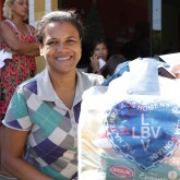 Campinas, SP — A sua contribuição, amiga colaboradora e amigo colaborador, ajuda a manter vivo o espírito natalino no coração das pessoas que recebem a cesta de alimentos. Receba nosso sincero agradecimento!
