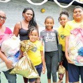São José dos Campos, SP — Ao longo do ano, as crianças e os adolescentes da LBV participam de oficinas lúdicas, culturais, artísticas e esportivas. No mês de dezembro, a Instituição coroa seu atendimento com uma festa de encerramento especial, que contempla a entrega das cestas de alimentos às famílias atendidas.
