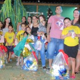 São José dos Campos, SP — Famílias levam para a casa a certeza de um Natal mais feliz. A iniciativa é a conclusão do atendimento realizado ao longo do ano pela LBV.
