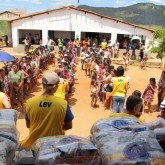 Irauçuba, CE — A Caravana da Boa Vontade partiu de Fortaleza, com dezenas de voluntários, para realizar a festa da Solidariedade nas comunidades de Mandacarú e São Joaquim, zona rural do municipio cearense. Centenas de famílias foram beneficiadas com cestas de alimentos e terão um Natal digno e feliz.
