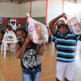 São José, SC — Famílias em situação de vulnerabilidade social, que já são atendidas pela Legião da Boa Vontade ao longo do ano, levam para seus lares a certeza de mesa farta no fim de ano: cestas de alimentos da campanha de Natal da LBV.