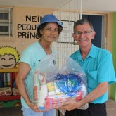 Florianópolis, SC — Dona Edirene Ferreira Motta mora com três filhos. No momento, todos estão desempregados. Feliz com o presente, ela mandou um recado para todos que colaboraram com a LBV: 