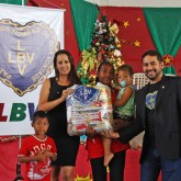 São José, SC — Todos os anos, a LBV garante um Natal mais feliz a milhares de famílias. Já é uma tradição a entrega de cestas de alimentos a famílias de baixa renda em todo o País! =]
