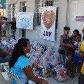 Tubarão, SC — Ao receberem suas cestas de alimentos por meio da campanha Natal Permanente da LBV — Jesus, o Pão Nosso de cada dia!, as famílias atendidas pela Instituição mantêm a certeza de que terão um digno fim de ano.
