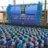 Criciúma, SC — Cada cesta tem arroz, feijão, óleo, açúcar, leite em pó, macarrão, farinha de mandioca e de trigo, fubá, goiabada, gelatina, massa para bolo, extrato de tomate e sal. Itens essenciais e básicos para ajudar no sustento da família.