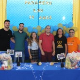 Criciuma, SC — A cerimônia de entrega das cestas, que também marcou as comemorações dos 35 anos de trabalho da LBV no município, contou com a presença de voluntários, parceiros e colaboradores.
