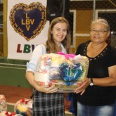 Criciúma, SC — A entrega da cesta de alimentos, que contou com o valoroso apoio de voluntários, é o coroamento de todas as atividades desenvolvidas pela LBV desde o início do ano.

