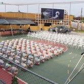 Joinville, SC — Na quadra poliesportiva do Centro Comunitário de Assistência Social da LBV foram acomodadas seis toneladas de alimentos da campanha Natal Permanente da LBV.

