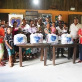 Lages, SC — A satisfação em levar a cesta de alimentos é facilmente constatada no semblante dos atendidos. As famílias não levaram somente a garantia de um fim de ano melhor, também voltaram para os seus lares com os corações preenchidos de alegria.
