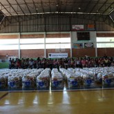 Palmital, PR — A tradicional campanha Natal Permanente da LBV — Jesus, o Pão Nosso de cada dia! beneficiou centenas de famílias da cidade paranaense, não só garantindo um Natal mais feliz, como também um fim de ano com as esperanças renovadas.
