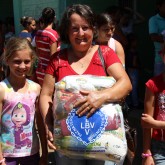 Palmital, PR — A Legião da Boa Vontade entregou cestas de alimento a 350 famílias da cidade, garantindo um Natal mais digno e mais feliz! =D
