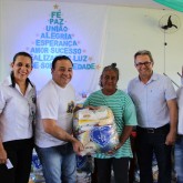 Ivaiporã, PR — Por um Natal melhor e sem fome, a LBV, juntamente com organizações parceiras, iniciou a entrega de cestas de alimentos no Estado do Paraná. Em Ivaiporã, a Entidade beneficiou 200 famílias de alunos matriculados na rede municipal de ensino.
